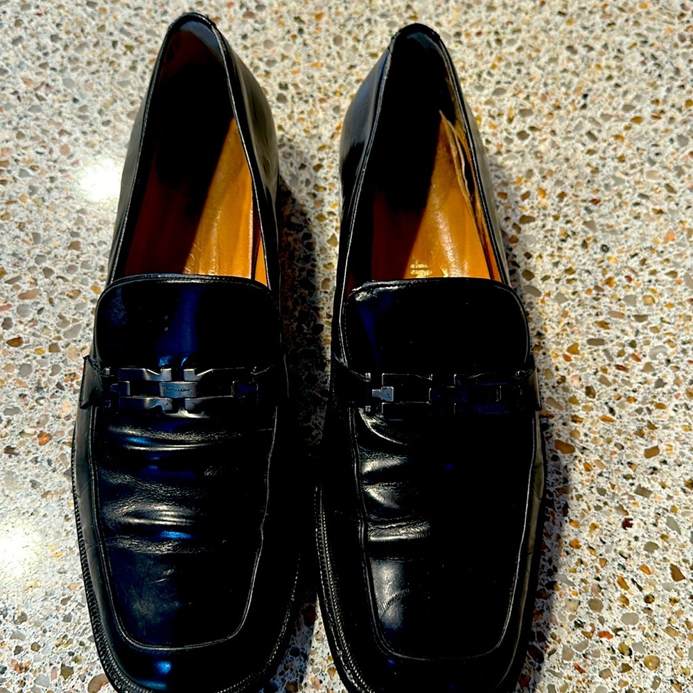 Salvatore Ferragamo Black buckle loafers